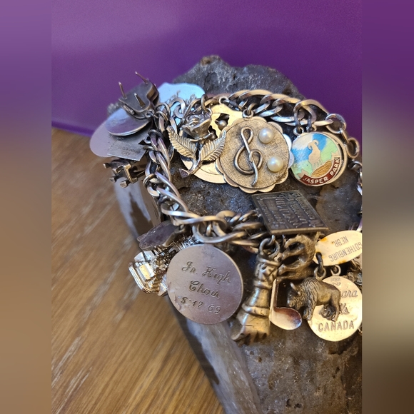 Vintage stunning heavy sterling silver charm bracelet loaded with charms-- - Picture 6 of 8